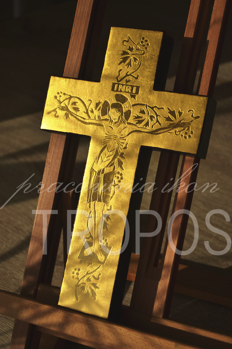 aktualności 2 krzyż pozłacany z wizerunkiem Chrystusa